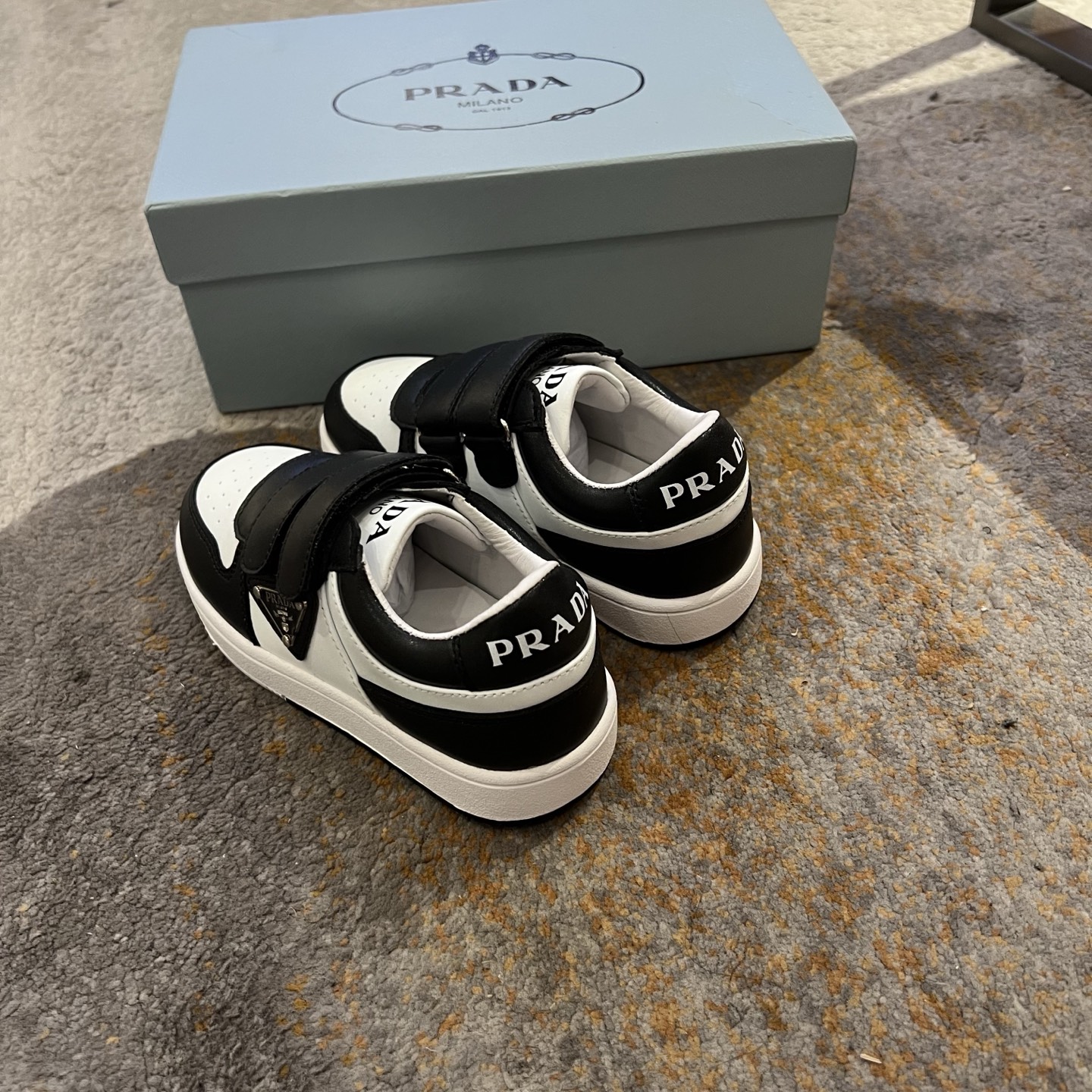 Children's shoes child